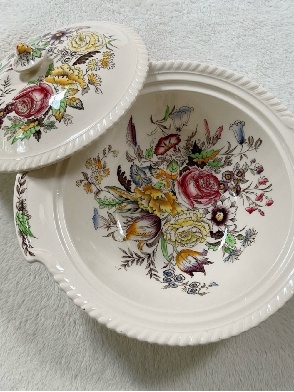 Johnson Bros Garden Bouquet Covered Vegetable Dish Tureen England